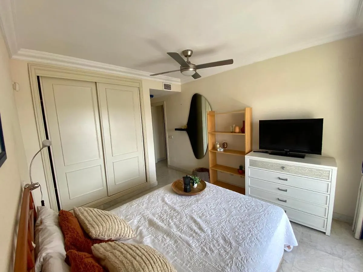 Exclusive Puerto Banus Beach Apartment Free Parking Wifi & Swimming Pool Marbella