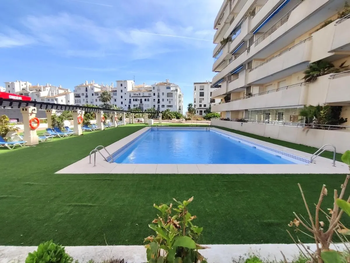 Exclusive Puerto Banus Beach Apartment Free Parking Wifi & Swimming Pool Marbella 0*,  Španělsko