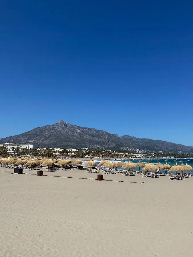 Exclusive Puerto Banus Beach Apartment Free Parking Wifi & Swimming Pool Marbella
